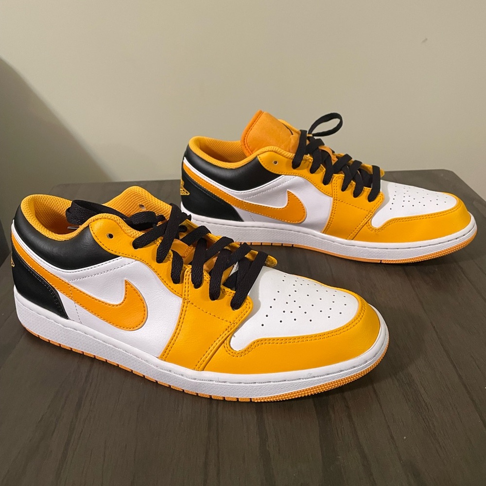 Air Jordan 1 Low ‘Taxi White’